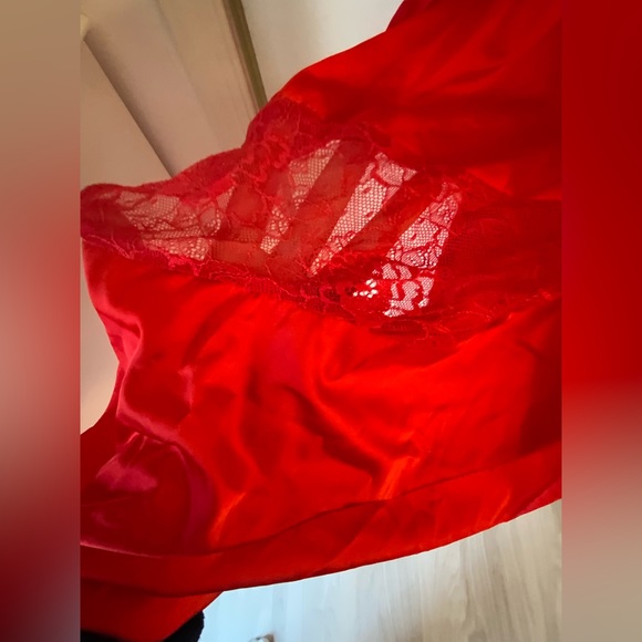 Red maxi dress with lace. - Picture 6 of 6